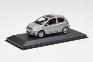 Toyota Yaris XP10 TS Grau Minichamps 1:43 TOYOTA007 Metall – Bild 3 von 3