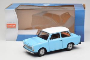 Trabant 601 Deluxe Blau Weiss Sun Star 1:18 4286 Metall – Bild 6 von 6