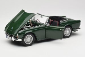 Triumph TR4 British Racing Green Revell 1:18 08827-T1 Metall – Bild 2 von 8