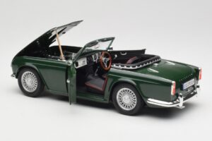 Triumph TR4 British Racing Green Revell 1:18 08827-T1 Metall – Bild 5 von 8
