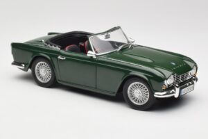 Triumph TR4 British Racing Green Revell 1:18 08827-T1 Metall – Bild 6 von 8