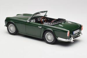 Triumph TR4 British Racing Green Revell 1:18 08827-T1 Metall – Bild 7 von 8
