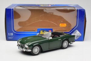 Triumph TR4 British Racing Green Revell 1:18 08827-T1 Metall – Bild 8 von 8