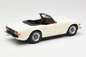 Triumph TR6 PI Weiss Minichamps 1:18 155132035 Metall – Bild 2 von 6