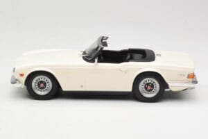Triumph TR6 PI Weiss Minichamps 1:18 155132035 Metall – Bild 3 von 6