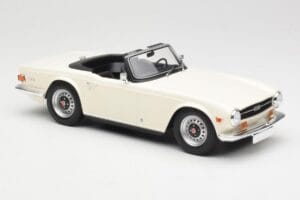 Triumph TR6 PI Weiss Minichamps 1:18 155132035 Metall – Bild 4 von 6