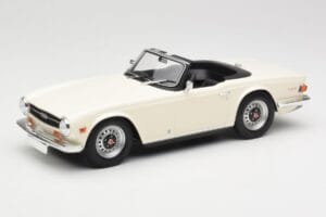 Triumph TR6 PI Weiss Minichamps 1:18 155132035 Metall
