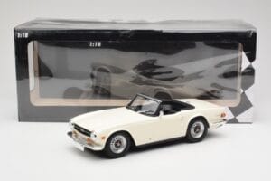Triumph TR6 PI Weiss Minichamps 1:18 155132035 Metall – Bild 6 von 6