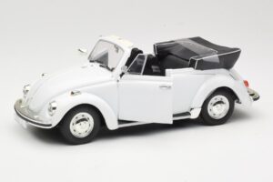 Volkswagen 1302 LS Cabriolet Weiss Revell 1:18 8415 Metall – Bild 2 von 8