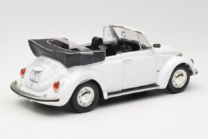 Volkswagen 1302 LS Cabriolet Weiss Revell 1:18 8415 Metall – Bild 3 von 8