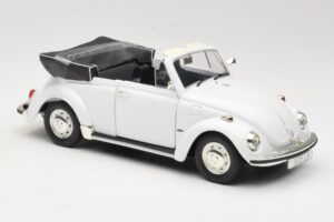 Volkswagen 1302 LS Cabriolet Weiss Revell 1:18 8415 Metall – Bild 6 von 8