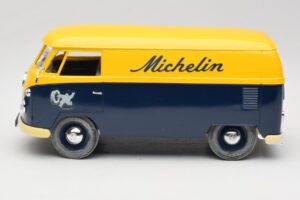 Volkswagen T1 Combi Michelin Schwarz & Gelb Solido 1:18 9406 Metall – Bild 4 von 8