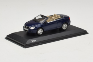 Volkswagen Eos Cabriolet Blau Minichamps 1:43 1F0099300D5Q Metall – Bild 2 von 5
