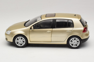 Volkswagen Golf Mk5 Light Bronze Metallic Bburago 1:18 09930201W Metall – Bild 4 von 8