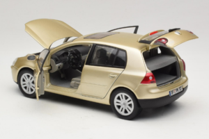 Volkswagen Golf Mk5 Light Bronze Metallic Bburago 1:18 09930201W Metall – Bild 5 von 8