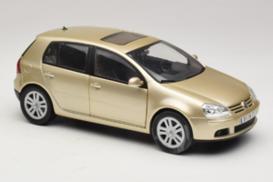 Volkswagen Golf Mk5 Light Bronze Metallic Bburago 1:18 09930201W Metall – Bild 6 von 8