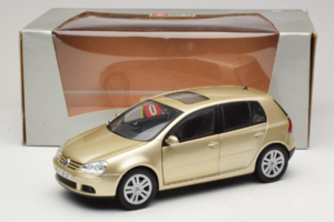 Volkswagen Golf Mk5 Light Bronze Metallic Bburago 1:18 09930201W Metall – Bild 8 von 8