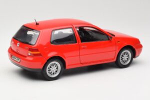 Volkswagen Golf Mk4 GTI Rot Revell 1:18 08943 Metall – Bild 3 von 8