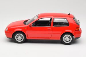 Volkswagen Golf Mk4 GTI Rot Revell 1:18 08943 Metall – Bild 4 von 8