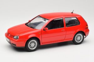 Volkswagen Golf Mk4 GTI Rot Revell 1:18 08943 Metall