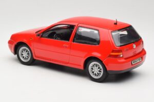 Volkswagen Golf Mk4 GTI Rot Revell 1:18 08943 Metall – Bild 7 von 8