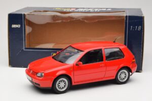 Volkswagen Golf Mk4 GTI Rot Revell 1:18 08943 Metall – Bild 8 von 8