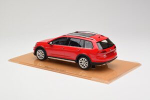 Volkswagen Golf Mk7 Alltrack Tornado Red DNA 1:18 DNA000035 Resin – Bild 5 von 6