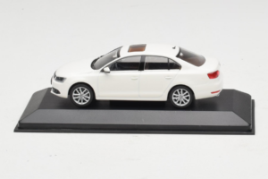 Volkswagen Jetta Mk6 Weiss Minichamps 1:43 JETTA003 Metall
