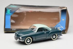 Volkswagen Karmann Ghia Blau Solido 1:18 8061 Metall – Bild 8 von 8