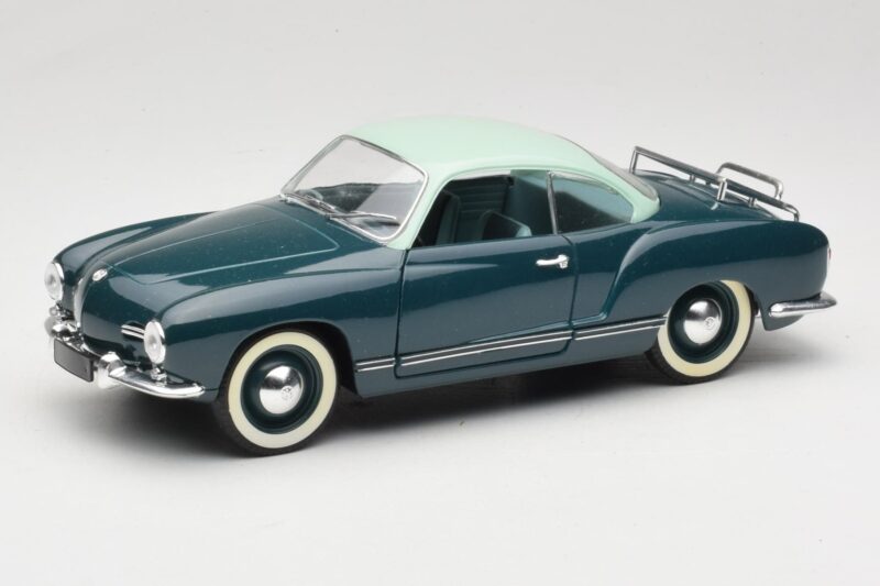 Volkswagen Karmann Ghia Blau Solido 1:18 8061 Metall