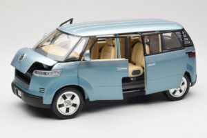 Volkswagen Microbus Concept Hellgrün Revell 1:18 08444 Metall – Bild 2 von 8