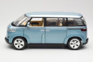Volkswagen Microbus Concept Hellgrün Revell 1:18 08444 Metall – Bild 4 von 8