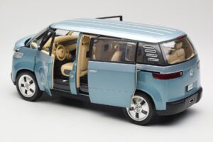 Volkswagen Microbus Concept Hellgrün Revell 1:18 08444 Metall – Bild 5 von 8