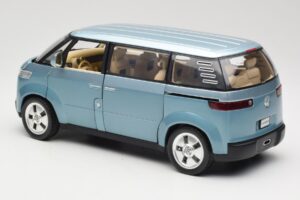 Volkswagen Microbus Concept Hellgrün Revell 1:18 08444 Metall – Bild 7 von 8