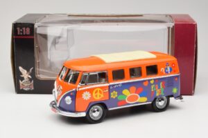 Volkswagen Microbus T1 Flower Power Road Signature 1:18 92329 Metall – Bild 8 von 8