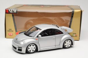 Volkswagen New Beetle RSi Silber Bburago 1:18 3306 Metall – Bild 8 von 8