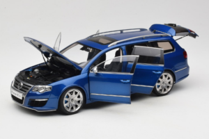 Volkswagen Passat B6 R36 Variant Blau NZG 1:18 KF044 Metall – Bild 2 von 9