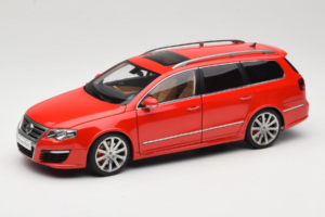 Volkswagen Passat B6 R36 Variant Rot NZG 1:18 KF044-5 Metall