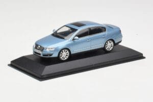 Volkswagen Passat B6 Blue Metallic Minichamps 1:43 PASSAT002 Metall – Bild 2 von 4