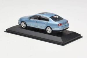 Volkswagen Passat B6 Blue Metallic Minichamps 1:43 PASSAT002 Metall – Bild 3 von 4