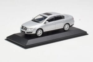 Volkswagen Passat B6 Silber Minichamps 1:43 PASSAT003 Metall – Bild 2 von 4