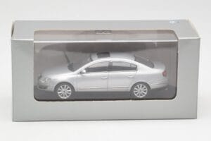Volkswagen Passat B6 Silber Minichamps 1:43 PASSAT003 Metall – Bild 4 von 4