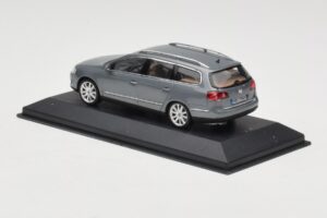 Volkswagen Passat B6 Variant Grey Metallic Minichamps 1:43 PASSAT005 Metall – Bild 3 von 4