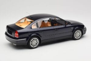 Volkswagen Passat W8 B5.5 Indigo Blue DNA 1:18 DNA000029 Metall – Bild 2 von 6