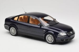 Volkswagen Passat W8 B5.5 Indigo Blue DNA 1:18 DNA000029 Metall – Bild 4 von 6