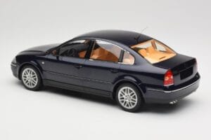 Volkswagen Passat W8 B5.5 Indigo Blue DNA 1:18 DNA000029 Metall – Bild 5 von 6