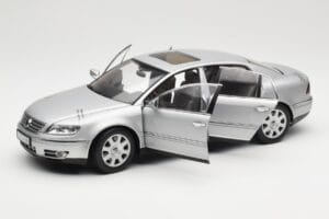 Volkswagen Phaeton D1 Silver Metallic AUTOart 1:18 79742 Metall – Bild 2 von 8