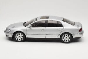 Volkswagen Phaeton D1 Silver Metallic AUTOart 1:18 79742 Metall – Bild 4 von 8