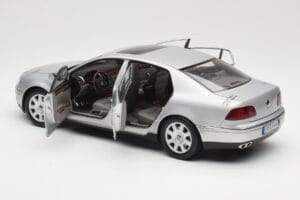 Volkswagen Phaeton D1 Silver Metallic AUTOart 1:18 79742 Metall – Bild 5 von 8