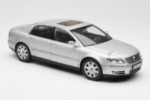 Volkswagen Phaeton D1 Silver Metallic AUTOart 1:18 79742 Metall – Bild 6 von 8